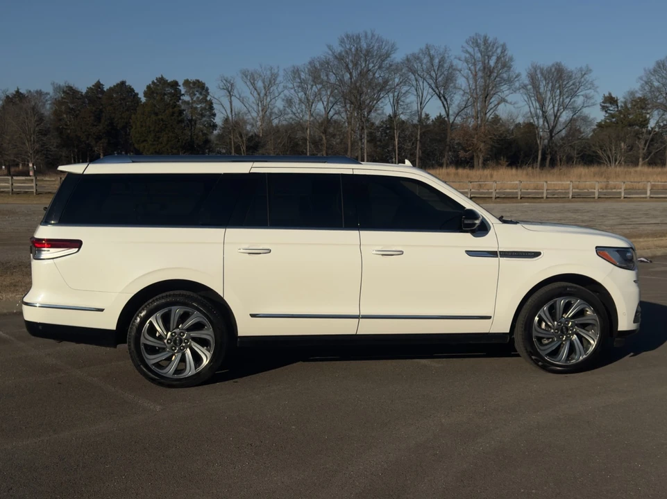 2024 Lincoln Navigator 4th Gen - Image 8 of 21
