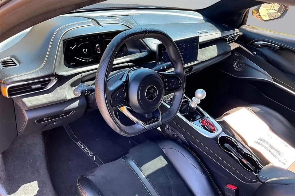 2024 Lotus Emira - Image 16 of 20