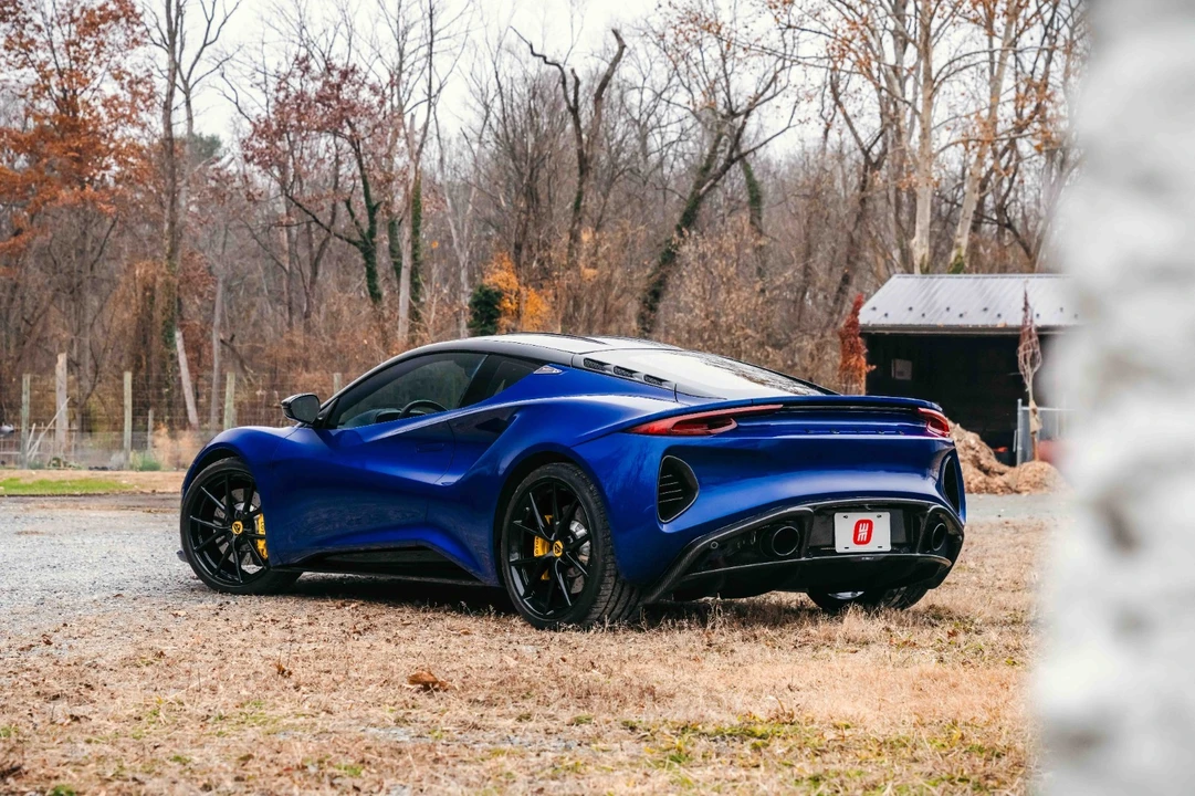 2024 Lotus Emira - Image 19 of 21