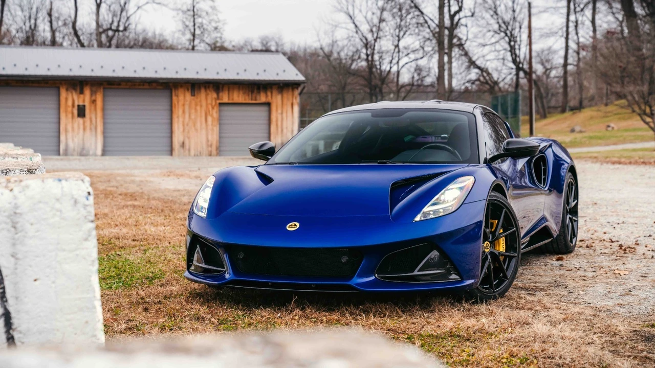 2024 Lotus Emira - Image 14 of 21