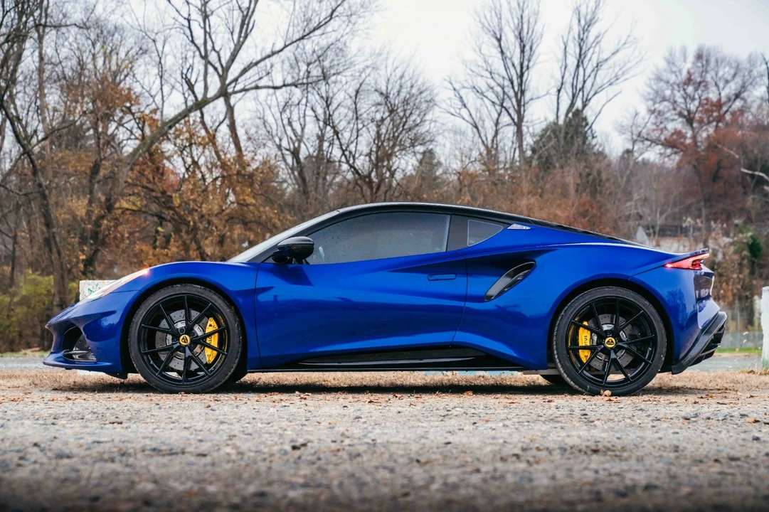 2024 Lotus Emira - Image 17 of 21