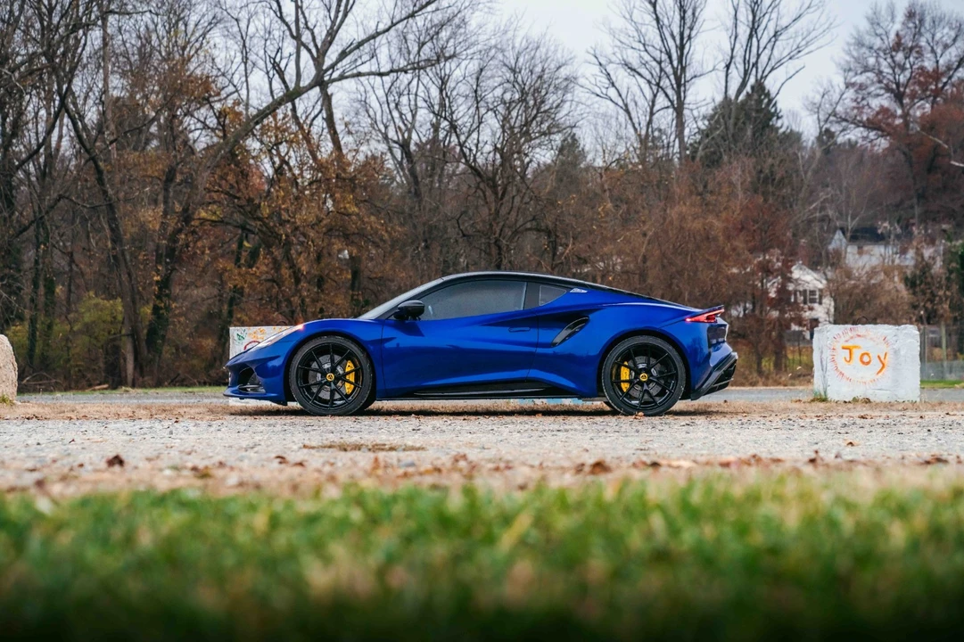 2024 Lotus Emira - Image 18 of 21