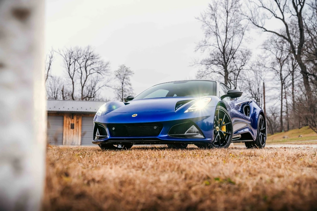 2024 Lotus Emira - Image 16 of 21