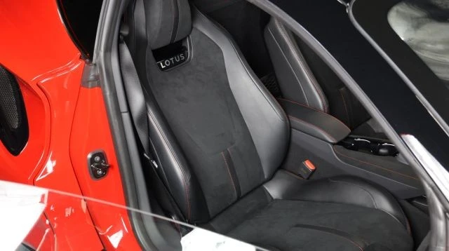 2024 Lotus Emira - Image 19 of 21