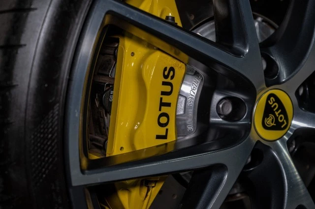 2024 Lotus Emira - Image 9 of 12