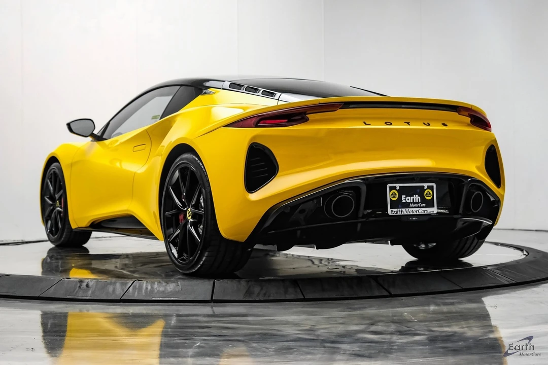 2024 Lotus Emira - Image 9 of 12