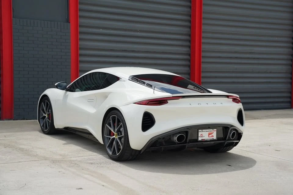 2024 Lotus Emira - Image 18 of 20
