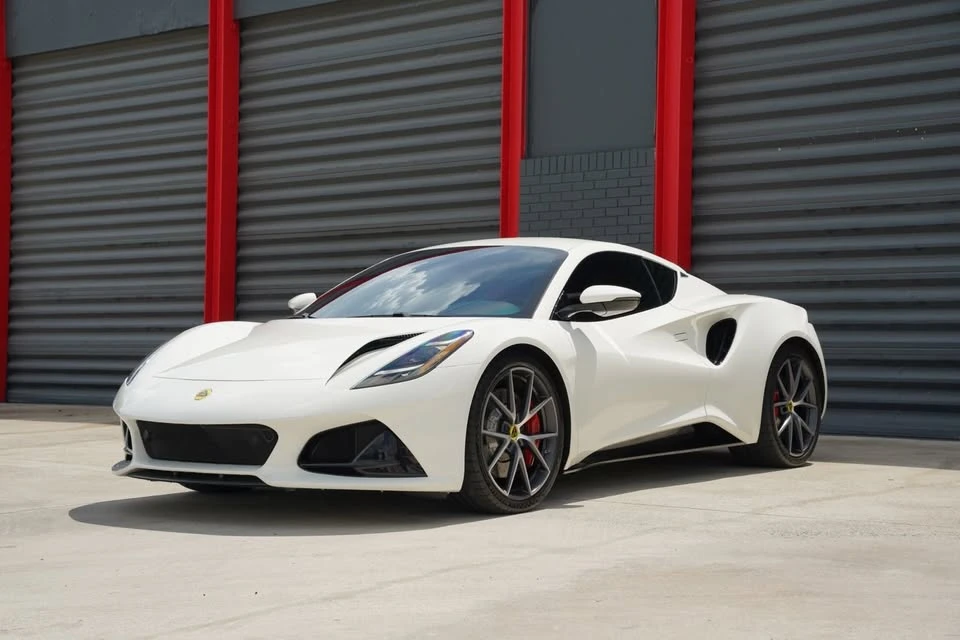 2024 Lotus Emira - Image 14 of 20