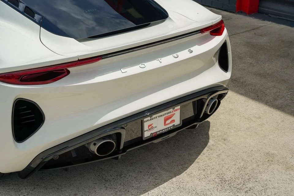 2024 Lotus Emira - Image 17 of 20