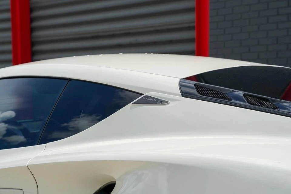 2024 Lotus Emira - Image 16 of 20