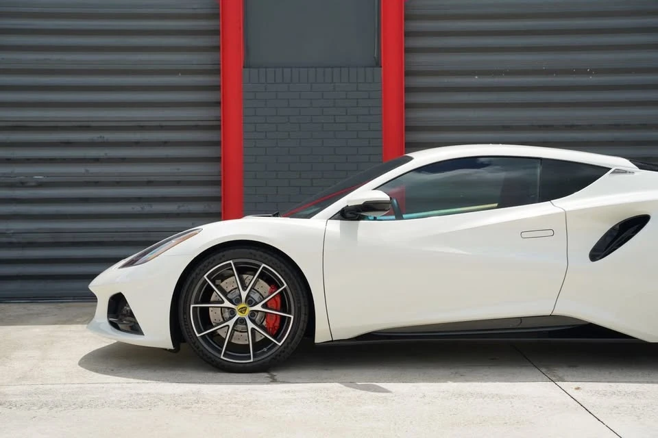 2024 Lotus Emira - Image 15 of 20