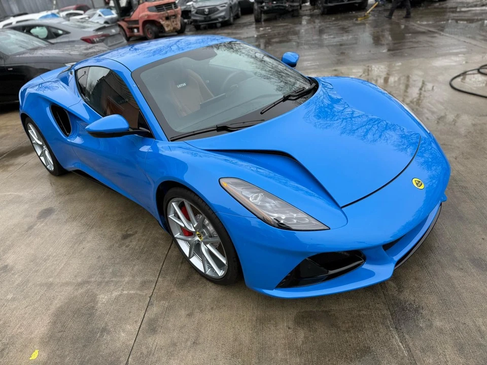 2024 Lotus Emira - Image 16 of 21