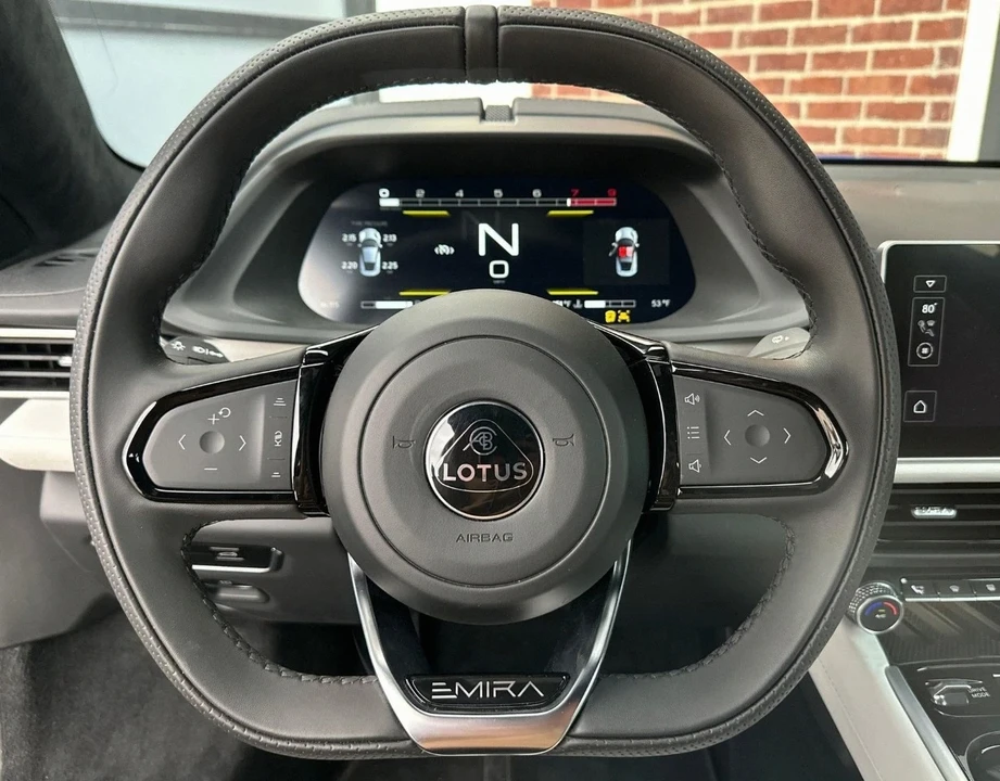 2024 Lotus Emira - Image 13 of 20