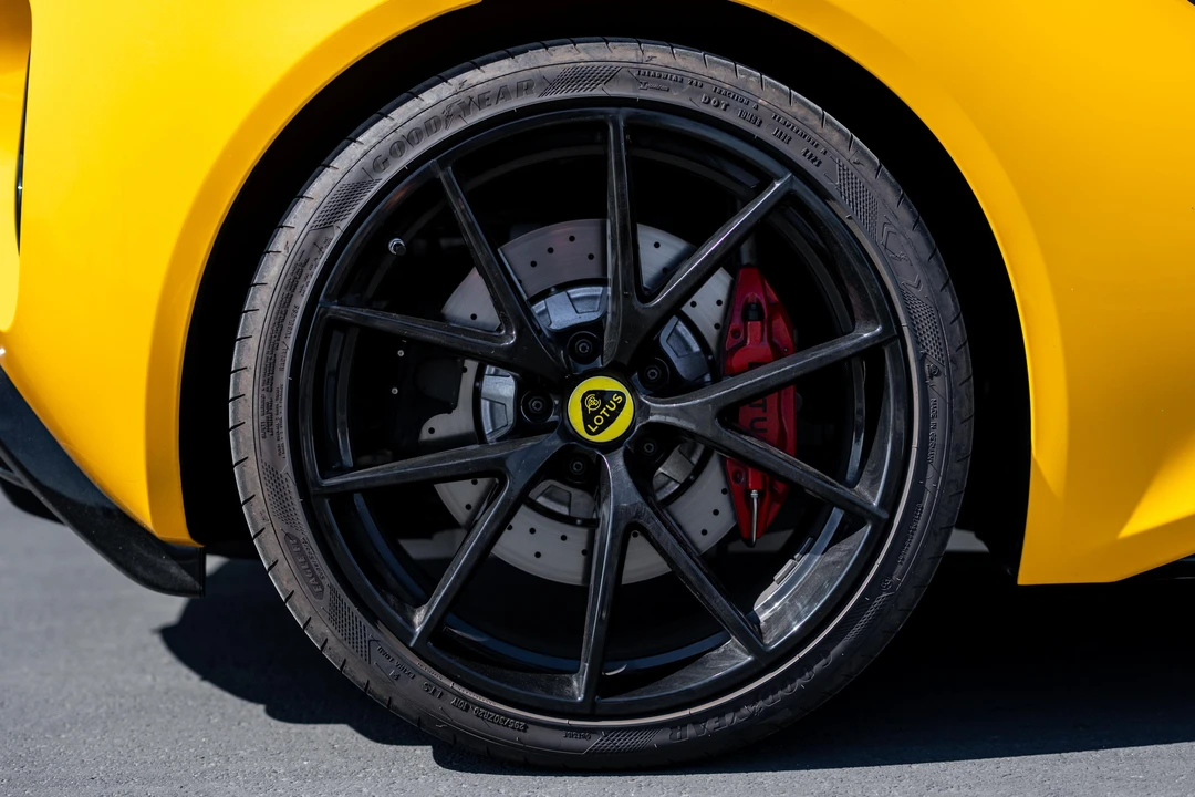 2024 Lotus Emira - Image 17 of 31