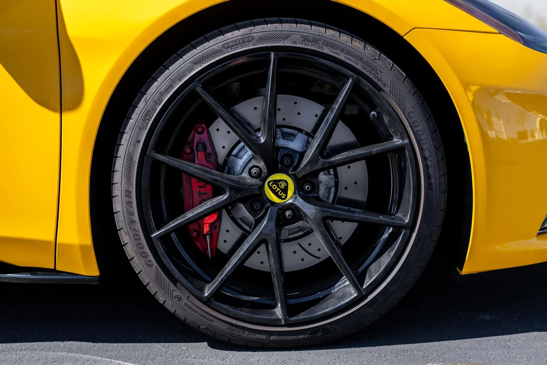 2024 Lotus Emira - Image 18 of 31