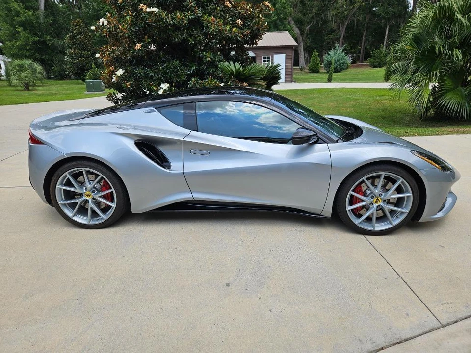 2024 Lotus Emira - Image 10 of 31