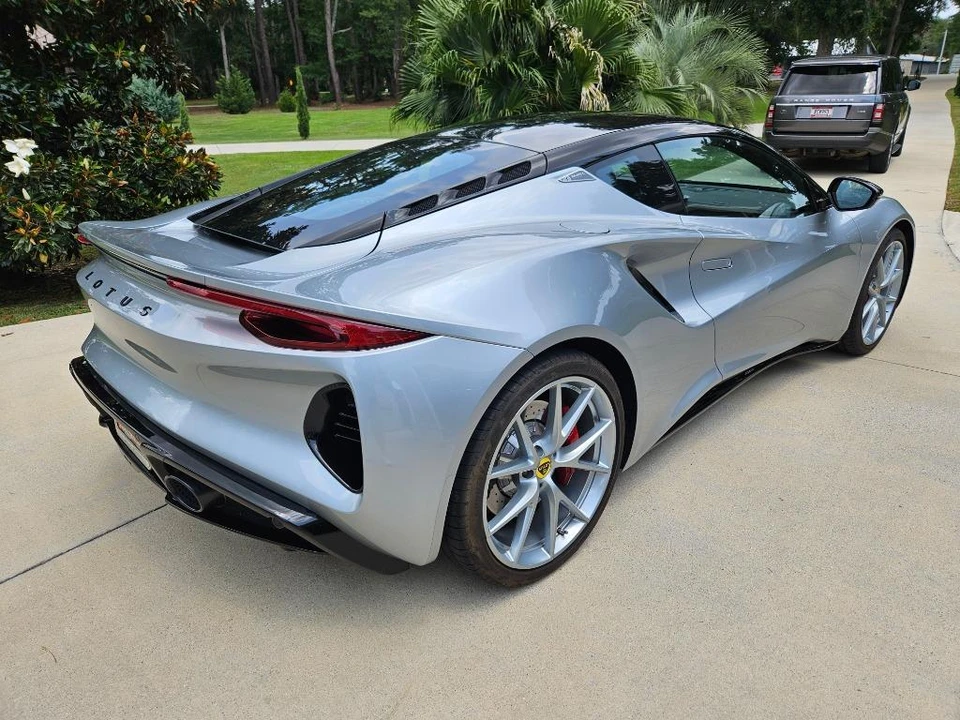2024 Lotus Emira - Image 9 of 31