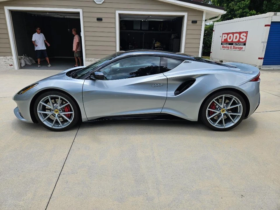2024 Lotus Emira - Image 6 of 31