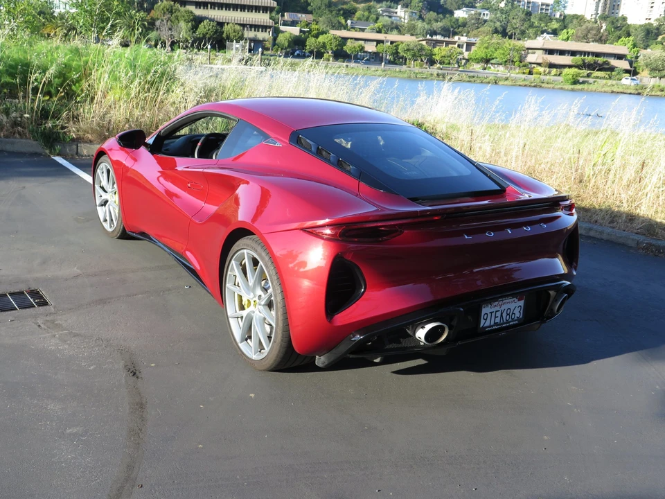 2024 Lotus Emira - Image 5 of 31
