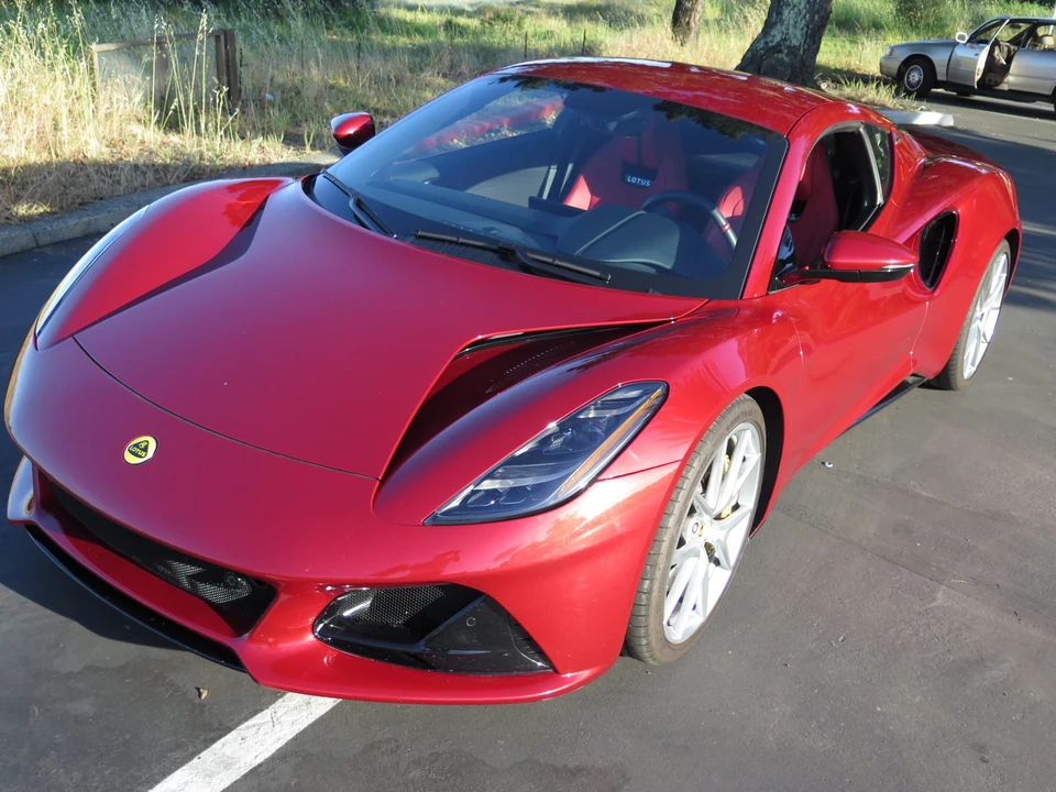 2024 Lotus Emira - Image 2 of 31