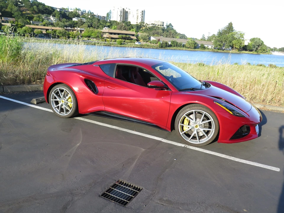 2024 Lotus Emira - Image 4 of 31