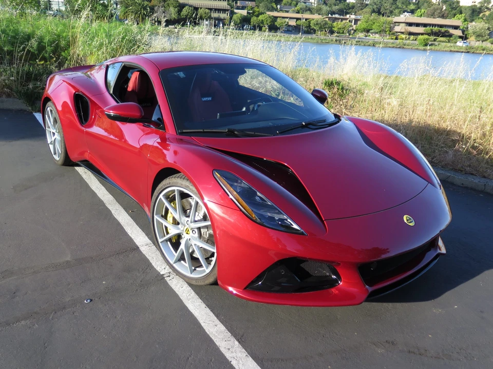 2024 Lotus Emira - Image 3 of 31