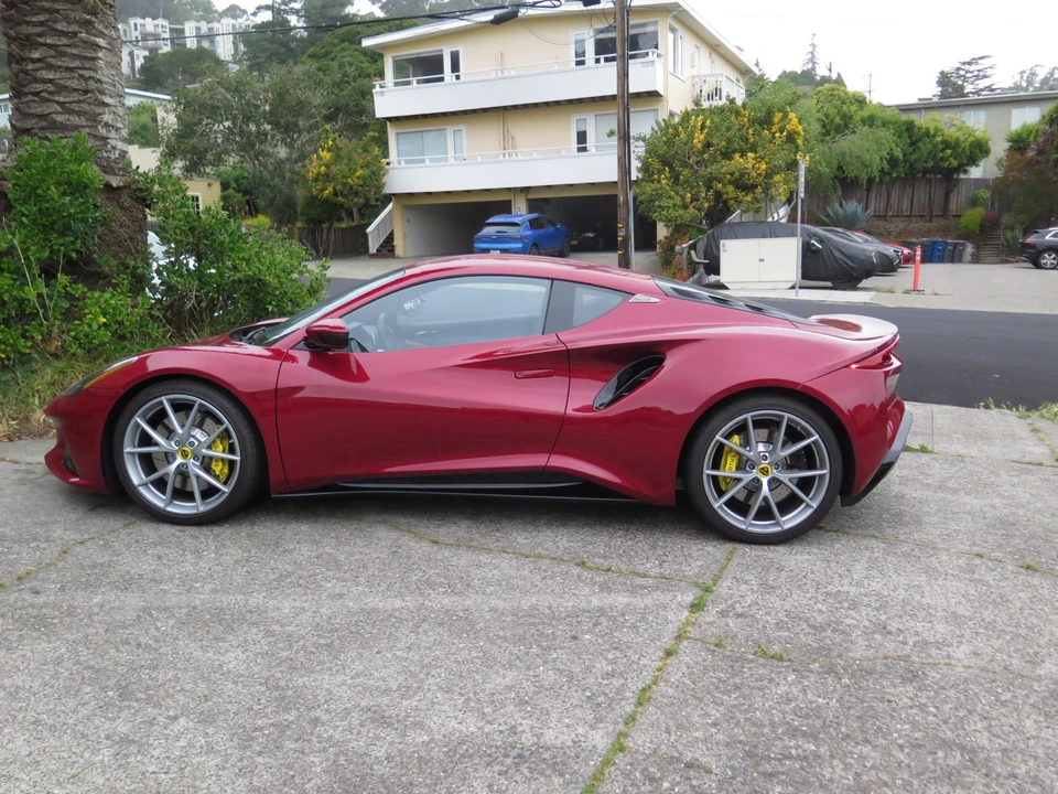 2024 Lotus Emira - Image 18 of 31