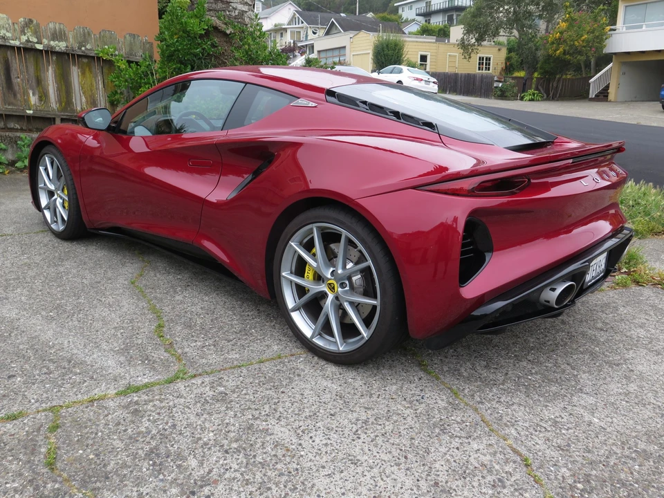 2024 Lotus Emira - Image 16 of 31