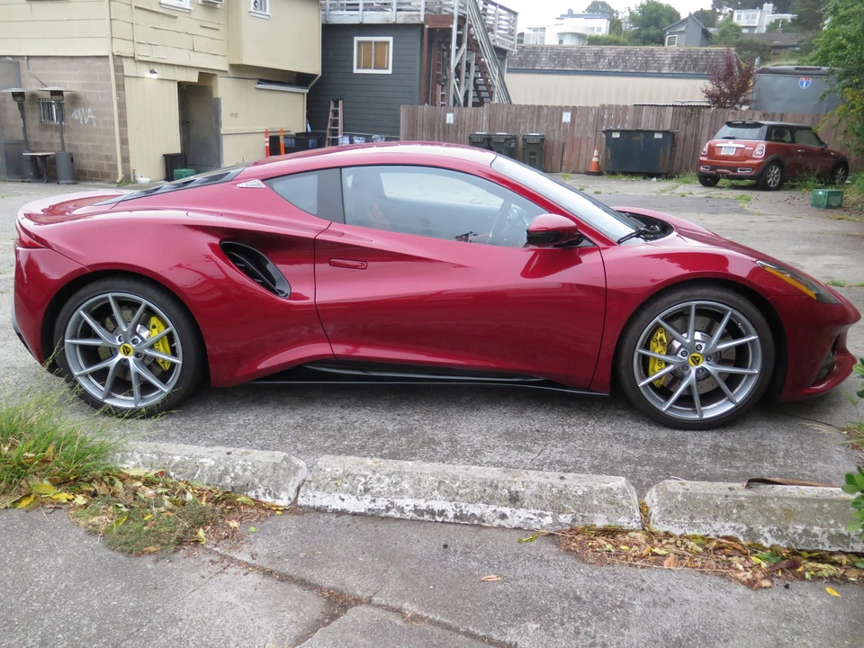 2024 Lotus Emira - Image 13 of 31
