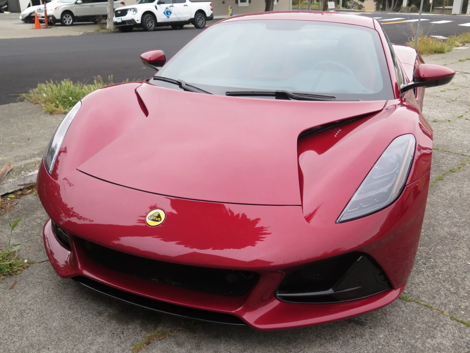 2024 Lotus Emira - Image 10 of 31