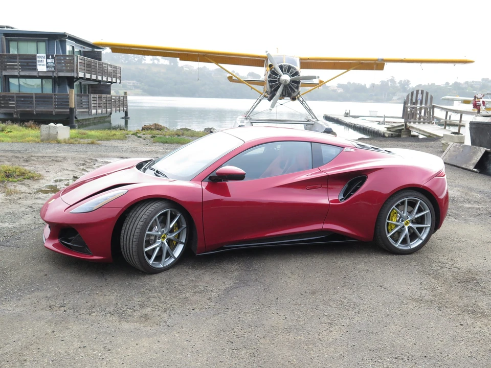 2024 Lotus Emira - Image 19 of 31