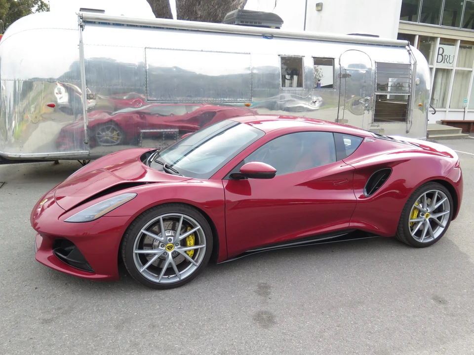 2024 Lotus Emira - Image 7 of 31