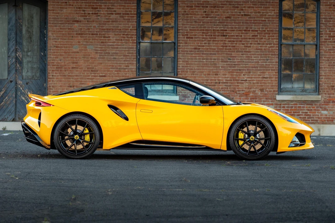 2024 Lotus Emira - Image 3 of 31