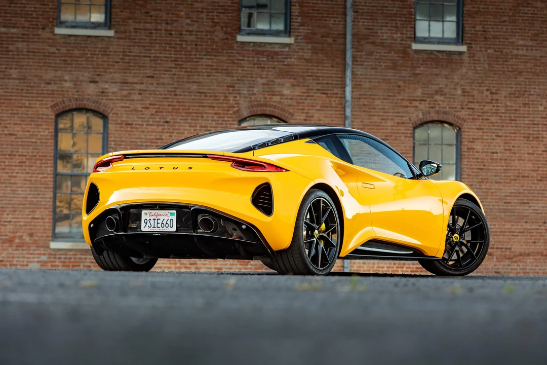 2024 Lotus Emira - Image 30 of 31