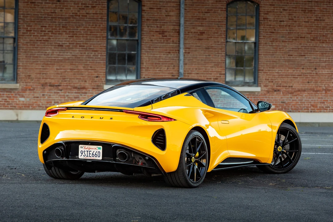 2024 Lotus Emira - Image 29 of 31