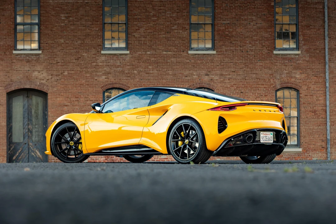 2024 Lotus Emira - Image 18 of 31