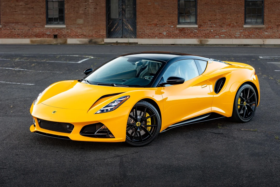 2024 Lotus Emira - Image 14 of 31