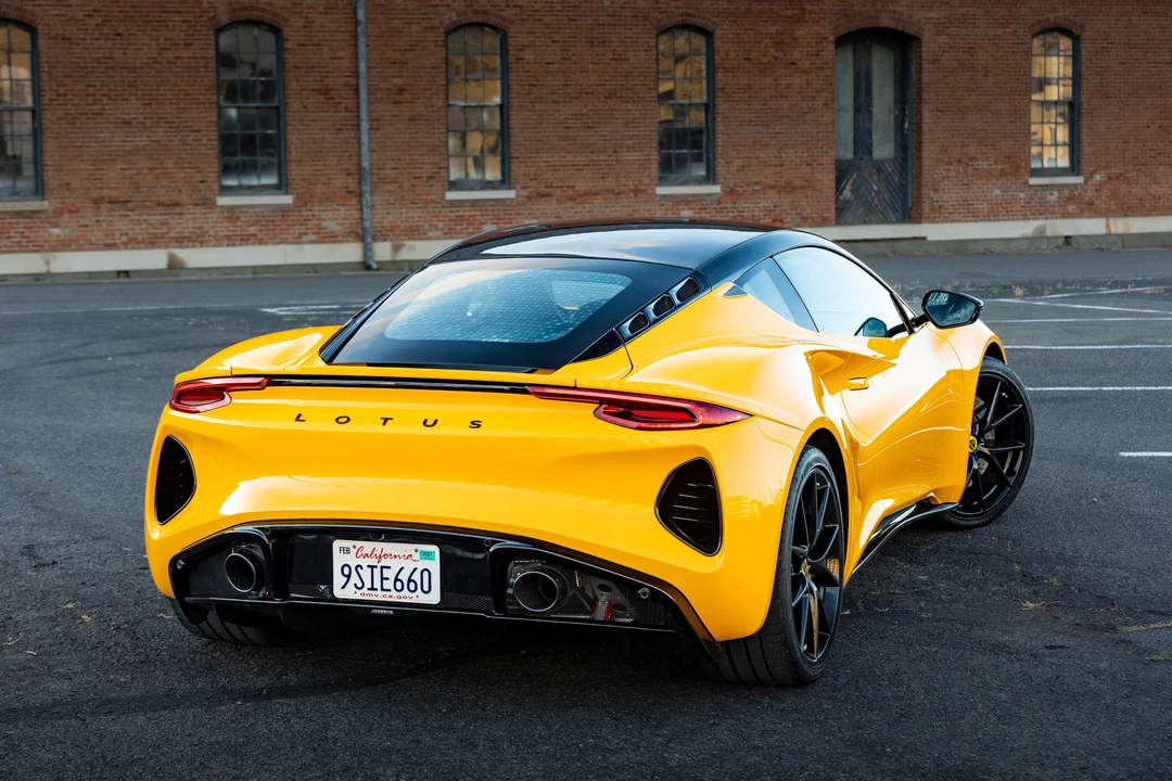 2024 Lotus Emira - Image 27 of 31