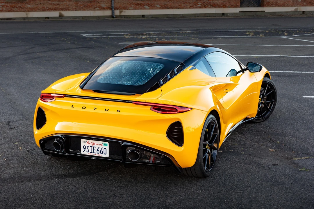 2024 Lotus Emira - Image 28 of 31