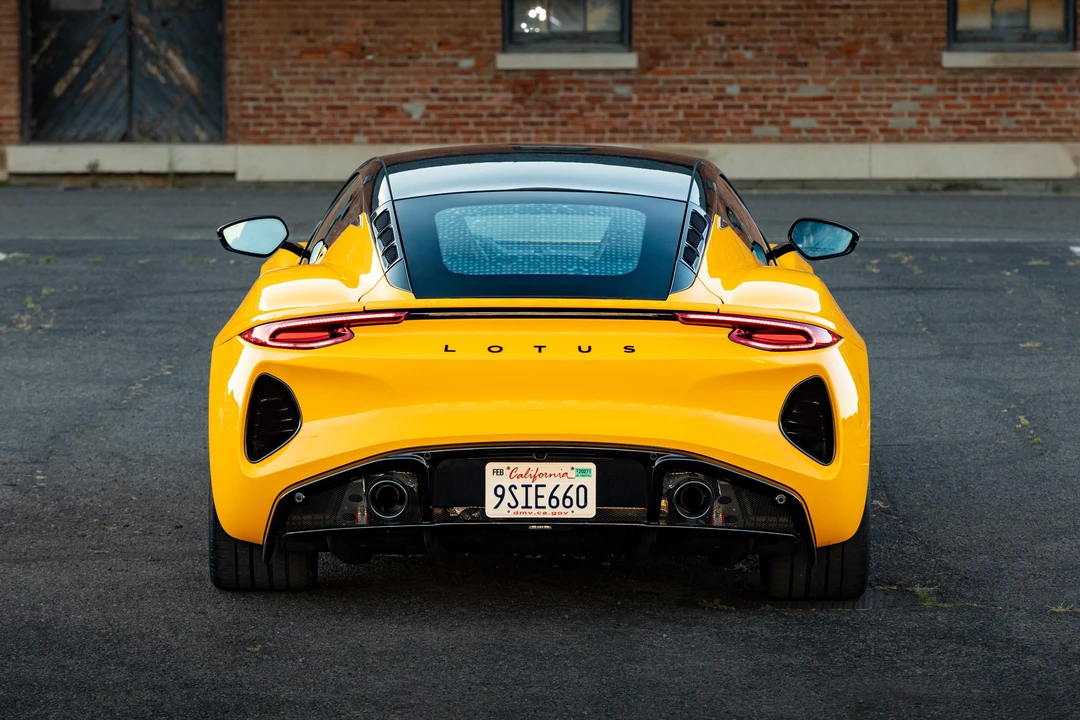 2024 Lotus Emira - Image 23 of 31