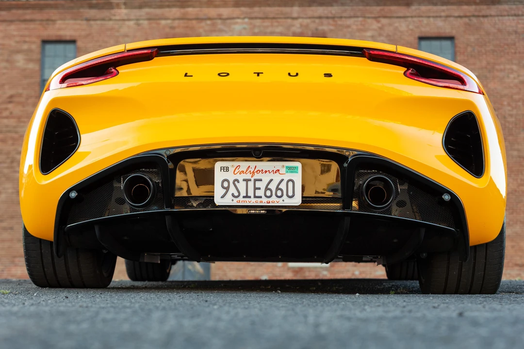 2024 Lotus Emira - Image 25 of 31