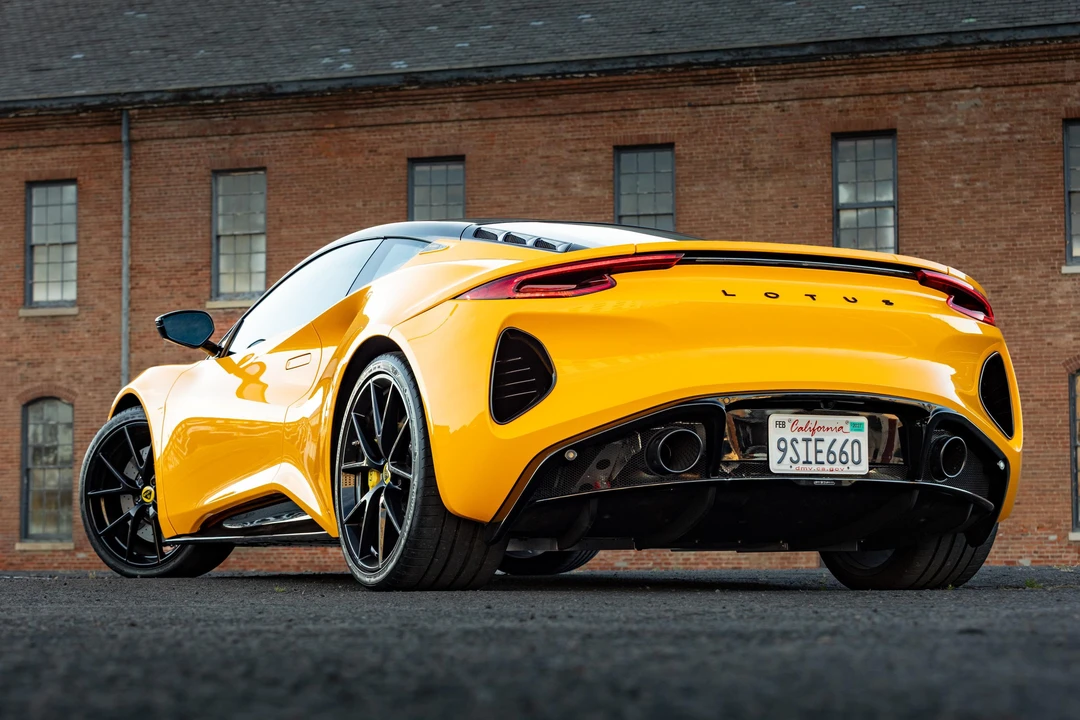 2024 Lotus Emira - Image 20 of 31