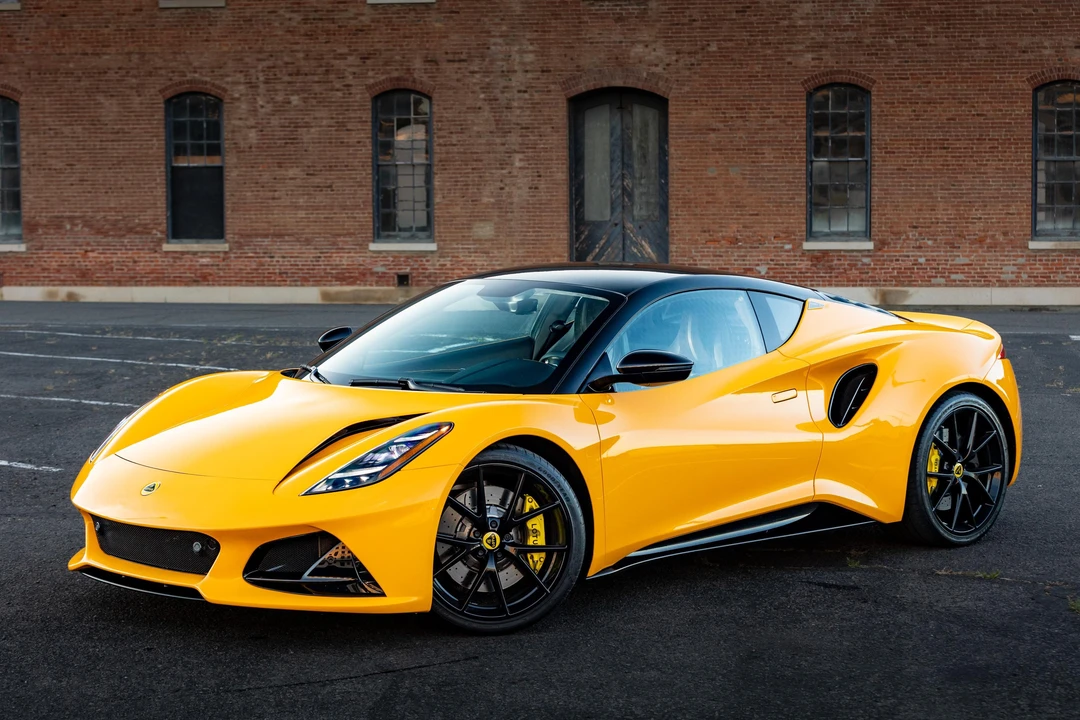 2024 Lotus Emira - Image 15 of 31
