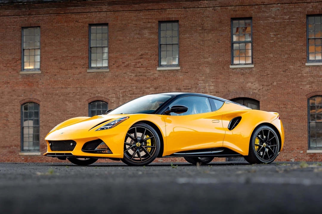 2024 Lotus Emira - Image 16 of 31