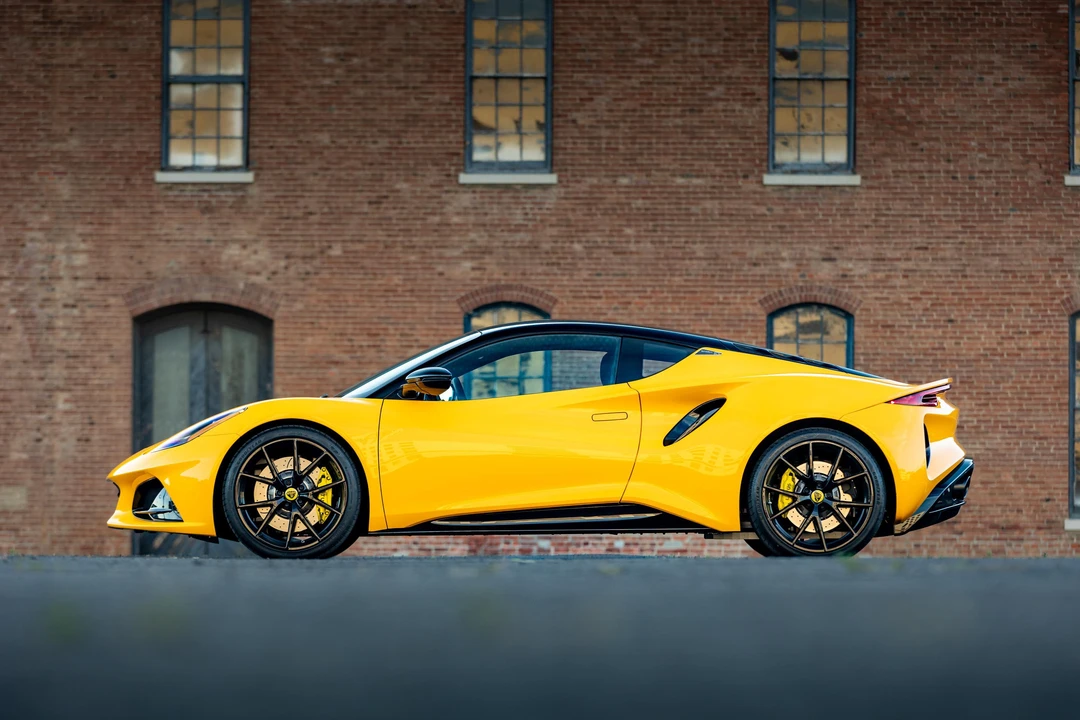 2024 Lotus Emira - Image 17 of 31