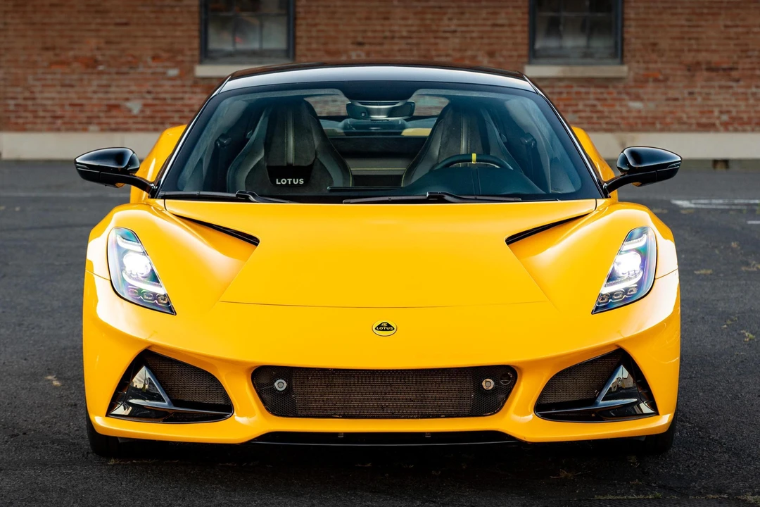 2024 Lotus Emira - Image 2 of 31