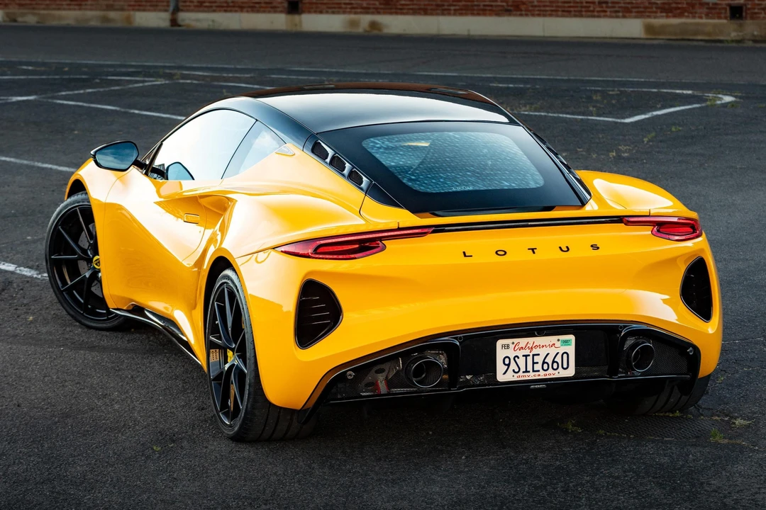 2024 Lotus Emira - Image 19 of 31