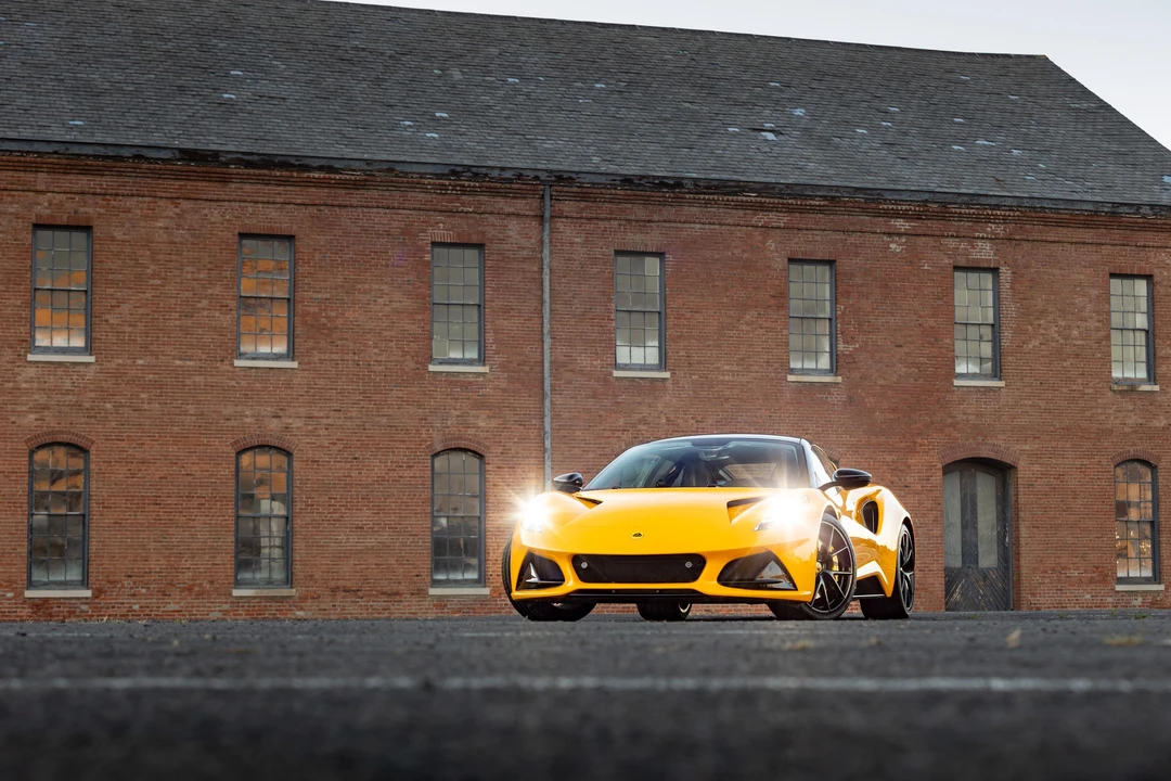 2024 Lotus Emira - Image 9 of 31
