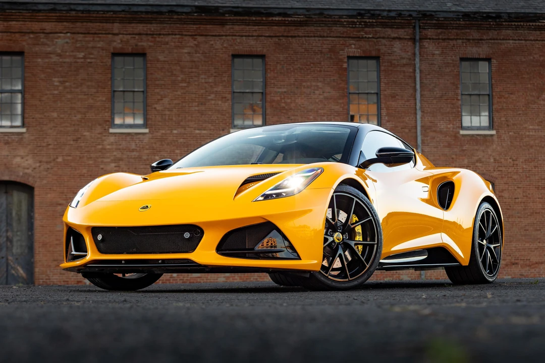 2024 Lotus Emira - Image 13 of 31
