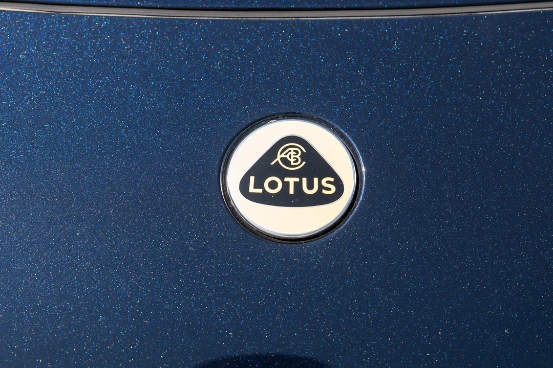 2024 Lotus Emira - Image 14 of 31